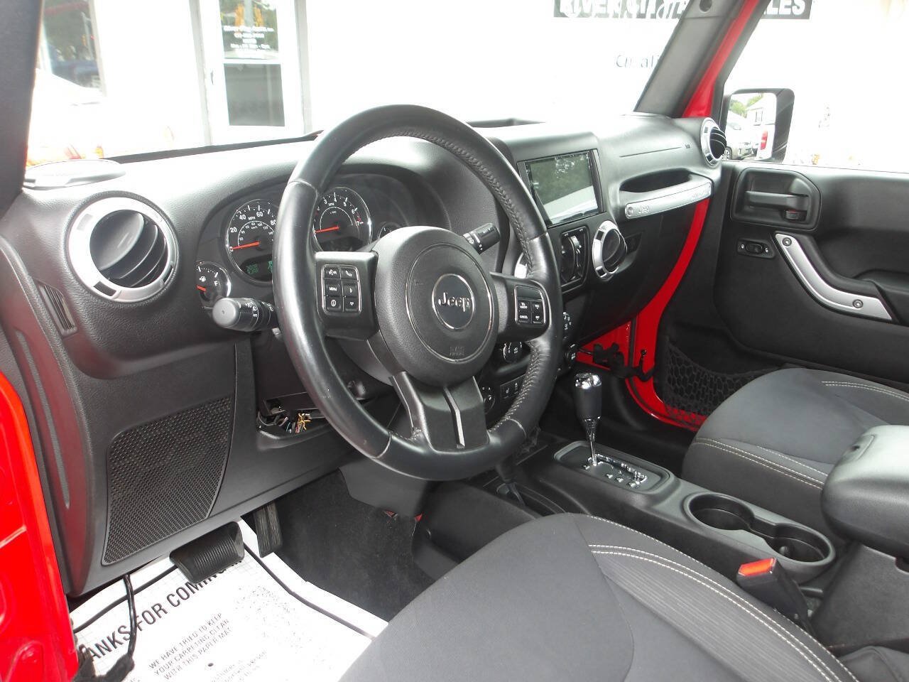 Used 2015 Jeep Wrangler Unlimited Sahara w/ Connectivity Group AWD/4WD image 11