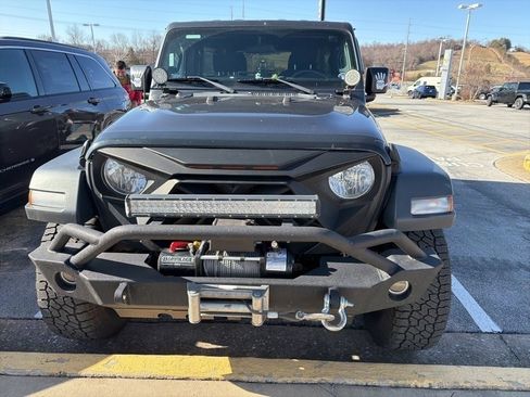 Used 2018 Jeep Wrangler Unlimited Sport S image 2