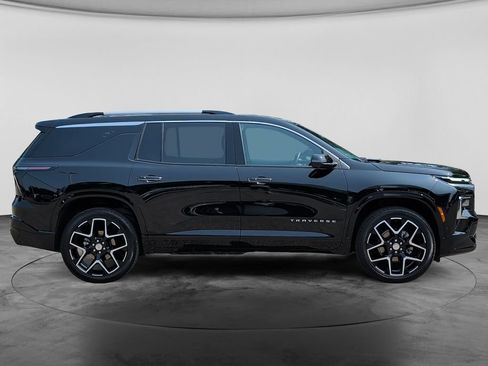 Used 2026 Chevrolet Traverse High Country w/ LPO, Floor Liner Package AWD/4WD image 8