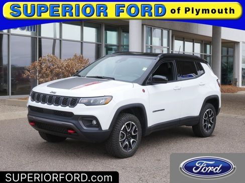 Used 2025 Jeep Compass Trailhawk AWD/4WD image 1