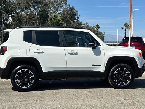 Used 2023 Jeep Renegade Latitude image 3