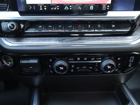 Used 2023 Chevrolet Silverado 1500 LTZ w/ Z71 Off-Road Package AWD/4WD image 29