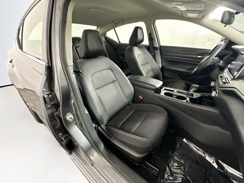 Used 2024 Nissan Altima 2.5 SV FWD image 28