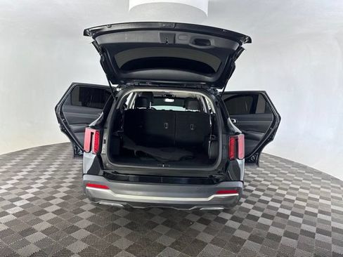 Certified 2024 Kia Sorento S w/ Panoramic Sunroof Package FWD image 17