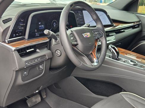 Used 2024 Cadillac Escalade ESV Premium Luxury AWD/4WD image 12