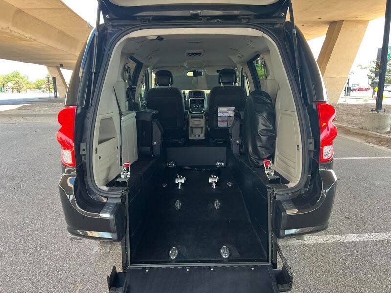 Used 2018 Dodge Grand Caravan SE w/ UConnect Hands-Free Group FWD image 44