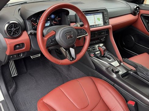 Used 2024 Nissan GT-R Premium w/ Premium Interior Package image 4