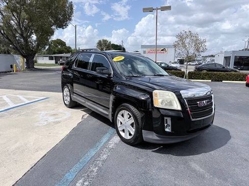 Used 2010 GMC Terrain SLT FWD image 2