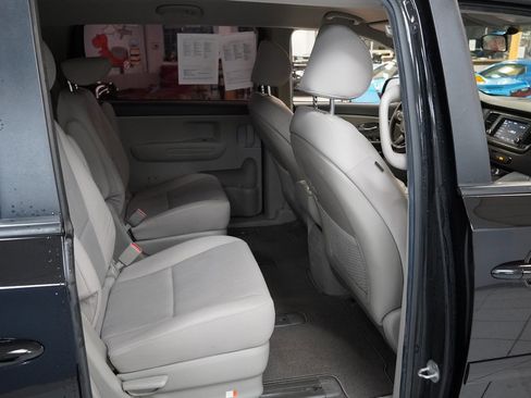 Used 2019 Kia Sedona L image 23