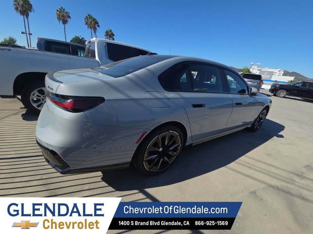 Used 2023 BMW 740i w/ Parking Assistance Package RWD image 5