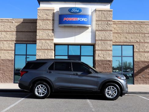 New 2026 Ford Explorer Active image 5