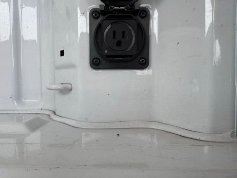 Used 2025 GMC Sierra 1500 SLT image 10