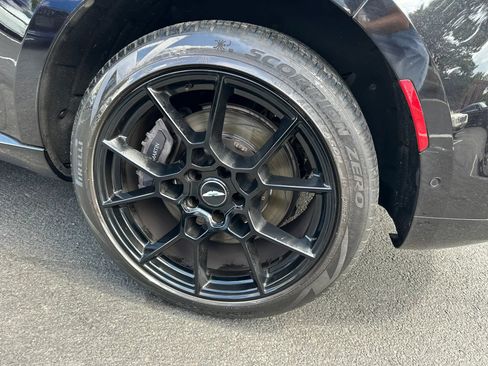 Used 2021 Aston Martin DBX AWD/4WD image 11