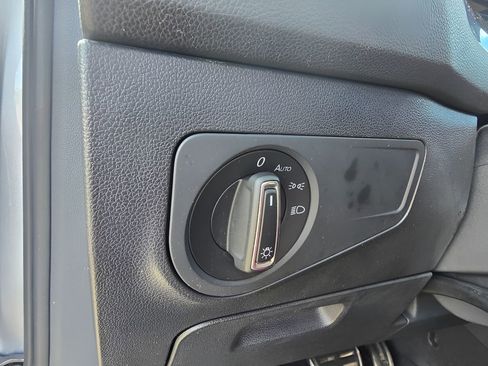 Used 2023 Volkswagen Tiguan SE R-Line image 18