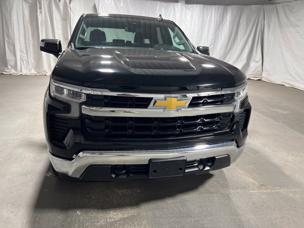 Used 2024 Chevrolet Silverado 1500 LT AWD/4WD image 2