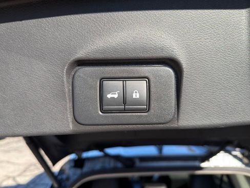 Used 2023 Nissan Rogue SV w/ SV Premium Package image 36