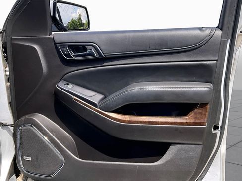 Used 2015 Chevrolet Suburban LT RWD image 21