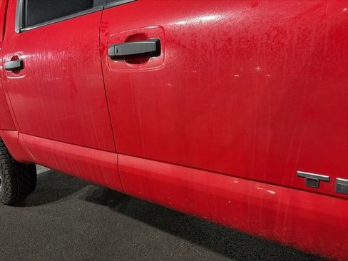 Used 2022 Nissan Titan SV w/ SV Convenience Package image 11