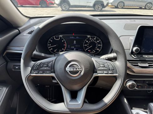 Used 2025 Nissan Altima 2.5 SV image 35