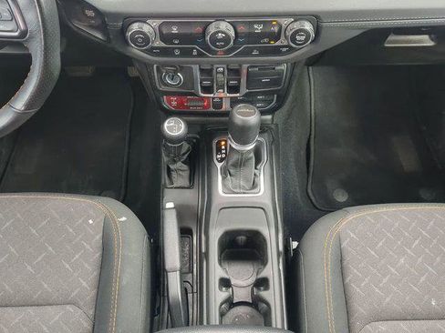 Certified 2024 Jeep Gladiator Mojave image 21