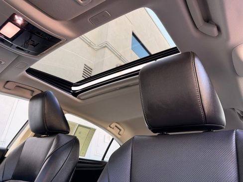 Certified 2025 Lexus ES 300h w/ Premium Package image 17