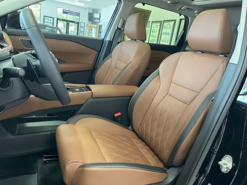 Used 2025 Nissan Rogue Platinum w/ Tech Package FWD image 26