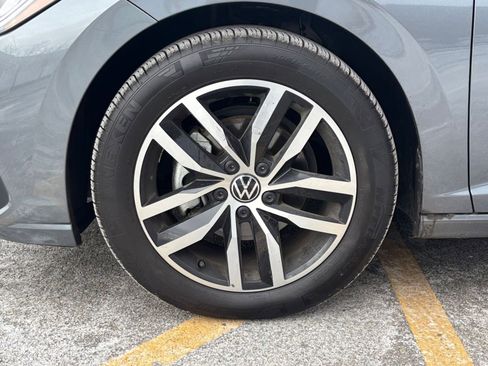 Used 2025 Volkswagen Jetta SE image 24