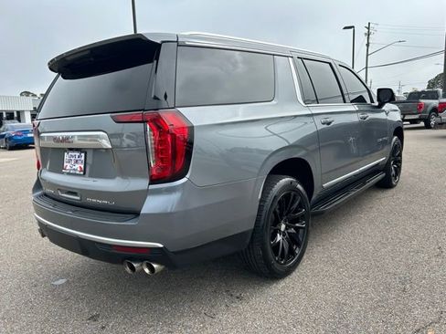 Used 2022 GMC Yukon XL Denali image 8