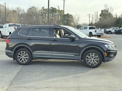 Used 2020 Volkswagen Tiguan SE w/ Panoramic Sunroof Package image 7