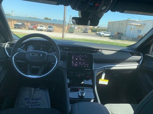 New 2025 Jeep Grand Cherokee Laredo X w/ Trailer Tow Package AWD/4WD image 24
