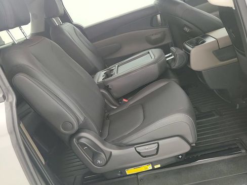 Used 2026 Kia Carnival EX FWD image 33