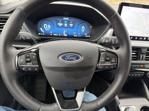 Used 2023 Ford Escape Platinum image 18