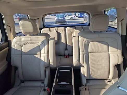 Used 2020 Lincoln Aviator Reserve w/ Equipment Group 202A AWD/4WD image 12