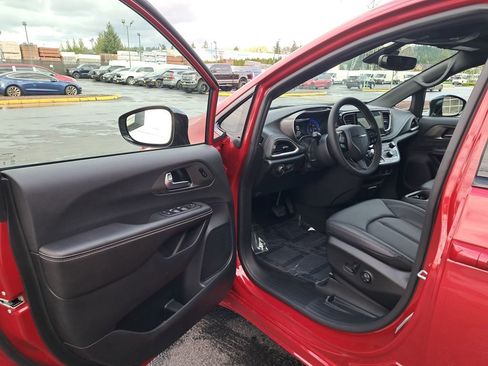 New 2026 Chrysler Pacifica Select w/ S Appearance Package FWD image 11