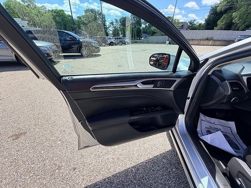 Used 2013 Ford Fusion SE FWD image 5