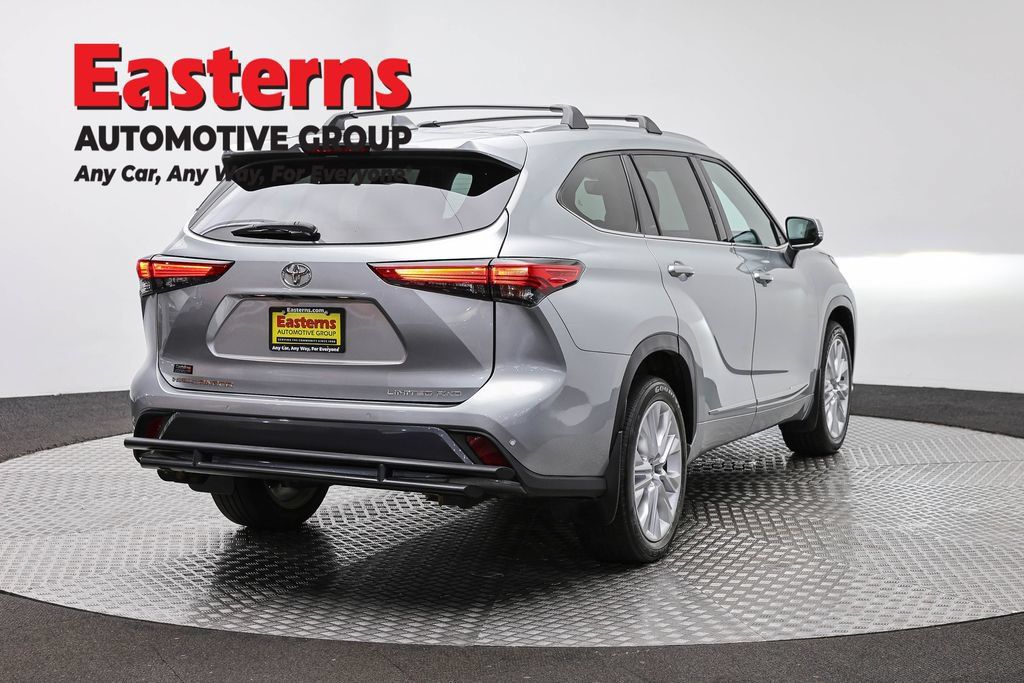 Used 2021 Toyota Highlander Limited AWD/4WD image 5