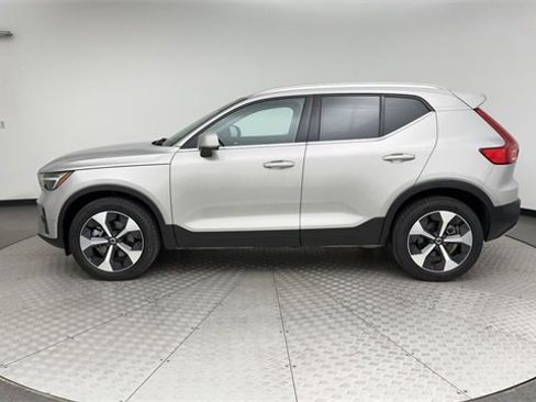 Certified 2025 Volvo XC40 B5 Plus image 5