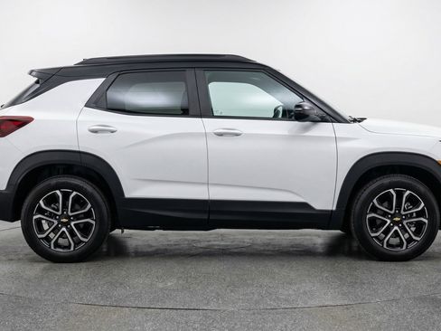 Used 2025 Chevrolet TrailBlazer LT FWD image 11