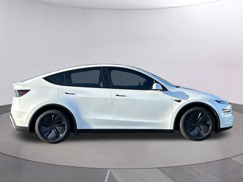 Used 2026 Tesla Model Y AWD image 7