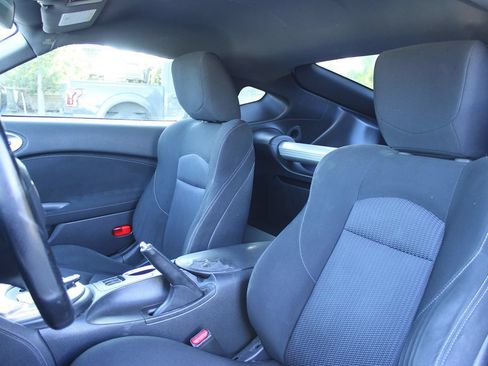 Used 2014 Nissan 370Z Coupe RWD image 10
