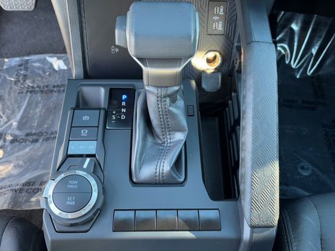 Certified 2025 Toyota Tacoma SR5 image 28