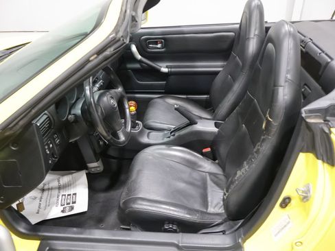Used 2001 Toyota MR2 RWD image 9