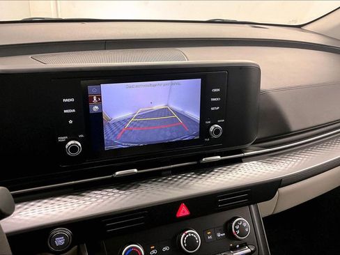 Used 2023 Kia Carnival LX FWD image 20