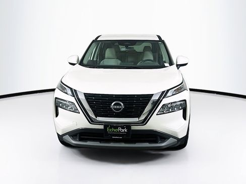 Used 2023 Nissan Rogue SV FWD image 2