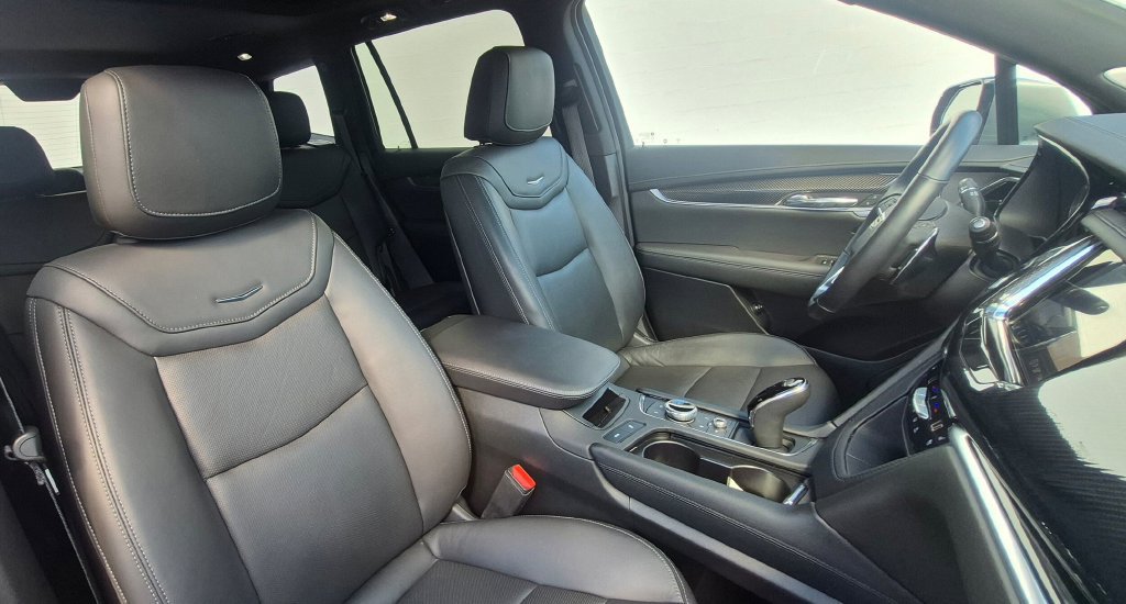 Used 2025 Cadillac XT6 Sport w/ Technology Package AWD/4WD image 4