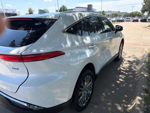 Used 2024 Toyota Venza XLE AWD/4WD image 4