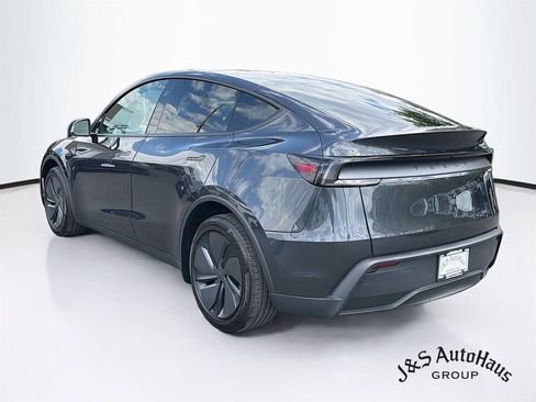 Used 2026 Tesla Model Y 2WD image 5