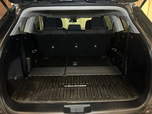 Used 2023 Toyota Highlander L FWD image 18