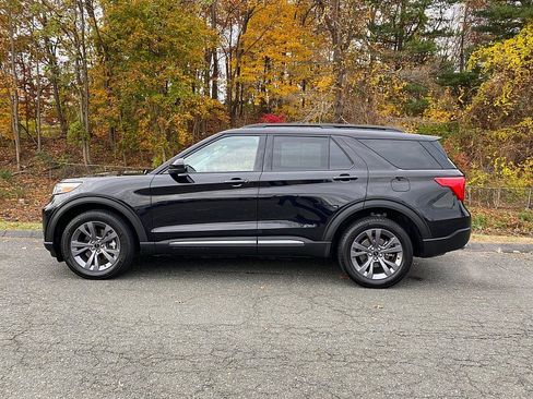 Certified 2022 Ford Explorer XLT w/ Equipment Group 202A image 4