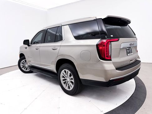 Used 2022 GMC Yukon SLT w/ SLT Premium Package image 3